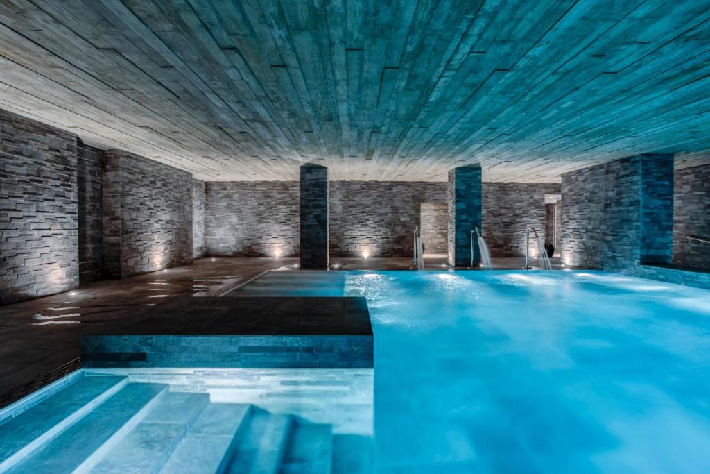 Situé sur les rives de la Saone, l'Hôtel Lyon Métropole propose un hébergement avec une réception ouverte 24h/24 et une connexion Wi-Fi gratuite.