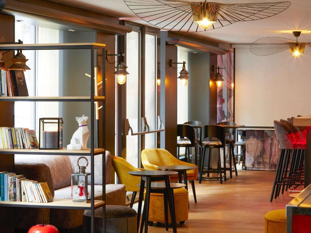 Situato a Lione Presqu'île, a 10 minuti a piedi dal Vieux Lyon, il Mercure Lyon Centre Plaza République offre la connessione WiFi gratuita in tutte le aree.