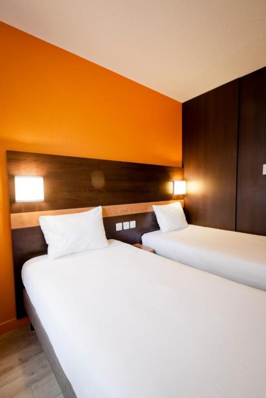 Première Classe Lyon Centre Gare Part Dieu offers air-conditioned accommodation with free WiFi, 500 metres from the Lyon Part-Dieu Train, metro and bus...