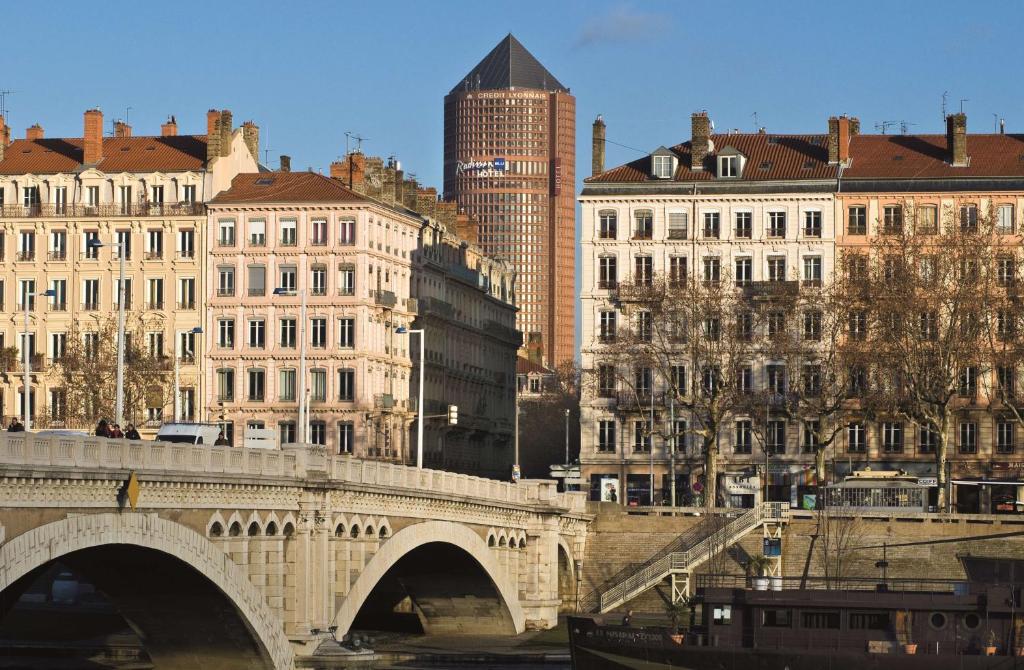 Located 300 metres from Part-Dieu Train Station, the hotel features an on-site bar & restaurant with panoramic views of Lyon from the 32nd floor of the...