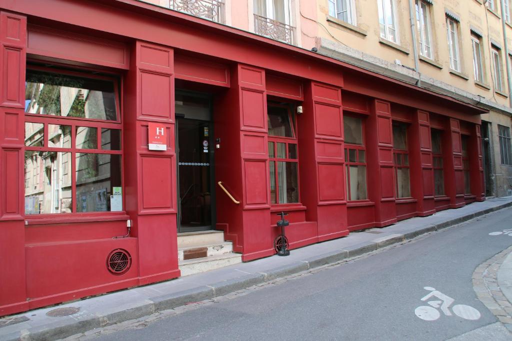 Das Hotel Saint Vincent in Lyon liegt 10 Gehminuten von der Lyon National Opera entfernt. WLAN nutzen Sie in der gesamten Unterkunft kostenfrei.