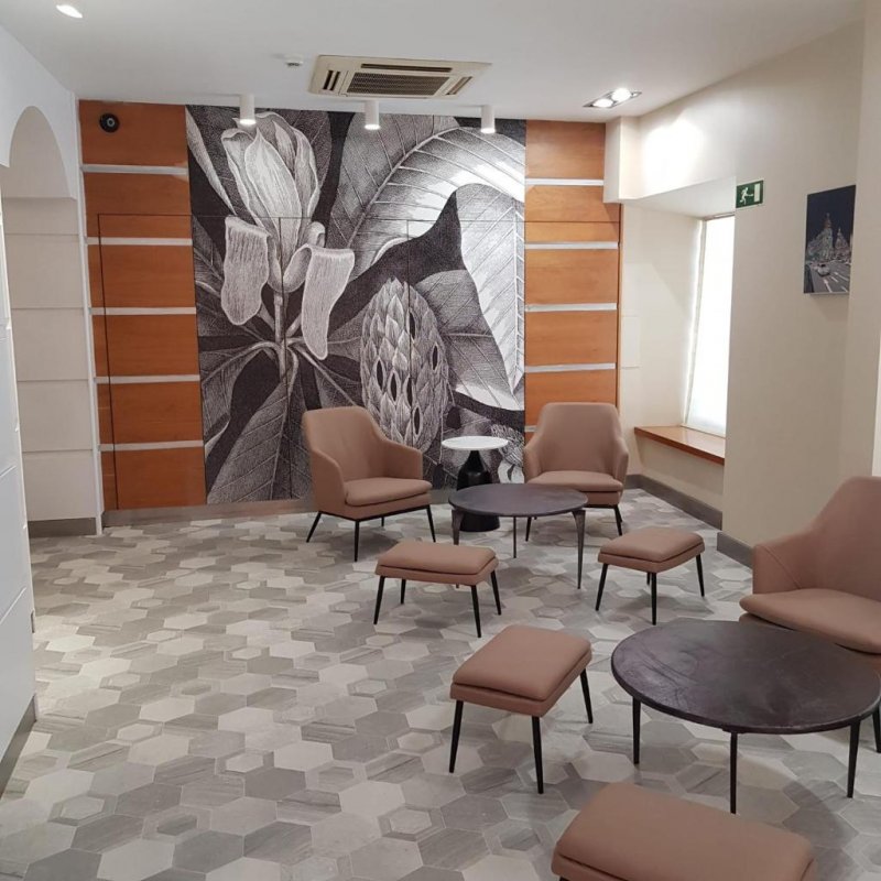 Questo moderno hotel si trova a pochi metri dalla famosa Puerta del Sol, in un edificio storico del XVIII secolo.