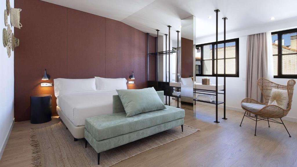 Situato nel centro di Madrid, l'Atocha Hotel Madrid, il Tapestry Collection by Hilton offre camere climatizzate, un salone in comune, la connessione WiFi...