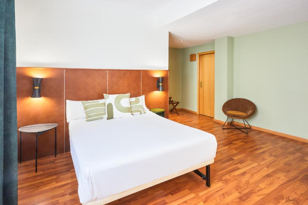 The Hôtel Casón del Tormes by HappyCulture is situated in a tranquil area in the heart of Madrid, between Plaza de España and the Royal Palace.