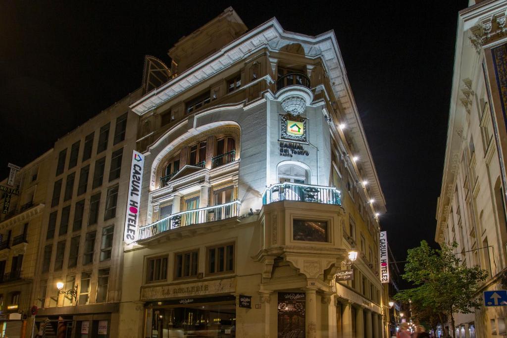 Casual Madrid del Teatro  is located in the heart of Madrid, near the most emblematic places of the capital, such as La Puerta del Sol, La Gran Vía, Plaza...
