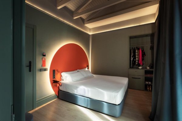 Chic & Basic dot, Madrid
