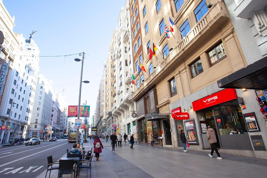 Espahotel Gran Vía Madrid is located next to Plaza España and 800 metres from Puerta del Sol in Madrid.