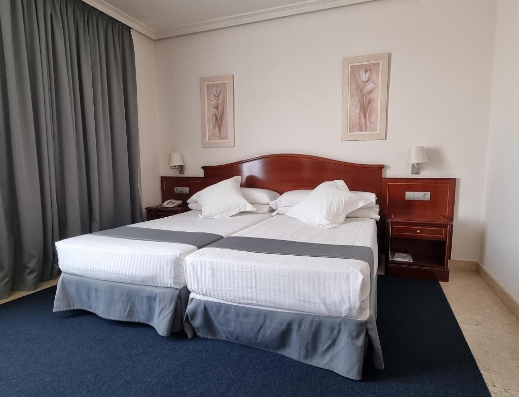 Practically located around Calle 30, one of Madrid's fastest-growing areas, the Hotel Gran Legazpi is a budget hotel with great services.
