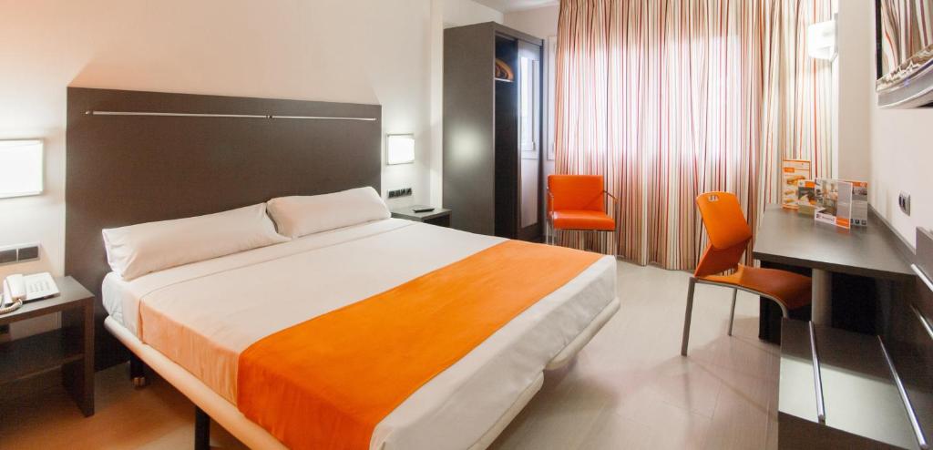 Situé à 15 km de Madrid, le H2 Fuenlabrada propose une connexion Wi-Fi gratuite, un parking privé gratuit et un café-bar ouvert 24h/24.
