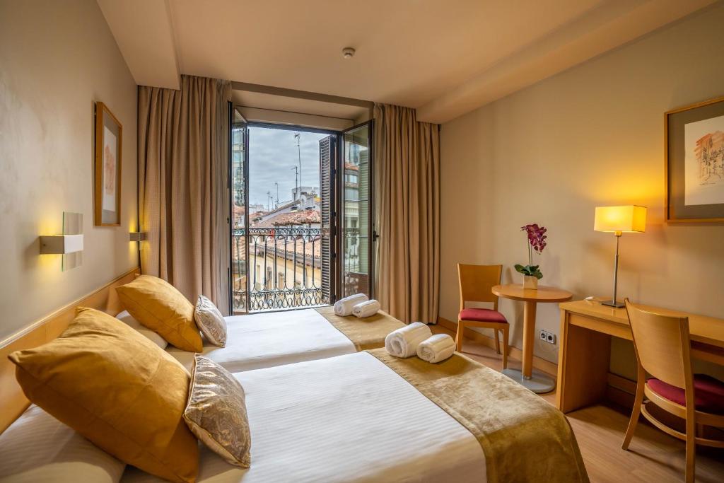 This historic hotel is in the heart of Madrid, by the Puerta del Sol. Facilities include free Wi-Fi and a café-bar on the large outdoor terrace.