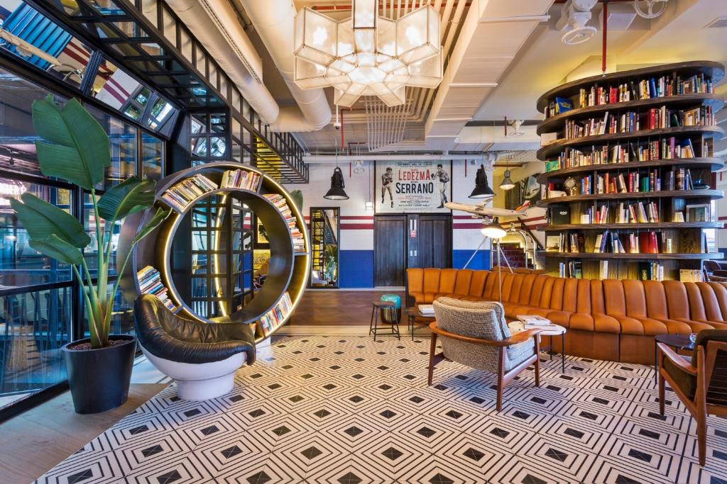 Set in a 19th-century building, Only You Hotel Atocha is located in Madrid, 150 metres from Madrid-Atocha Train Station.
