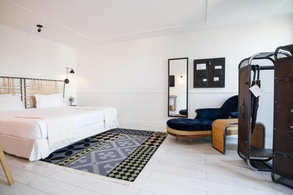 L'Islas Hotel si trova a 200 metri dalla Gran Via di Madrid.