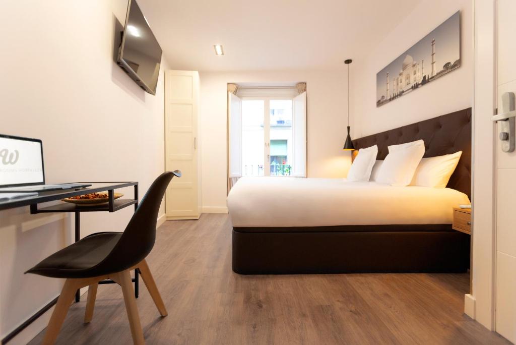 Situato nel quartiere Centro di Madrid, a 1 km dal Museo Thyssen-Bornemisza, il Woohoo Rooms Hortaleza dista 400 metri dalla Gran Via e 2...