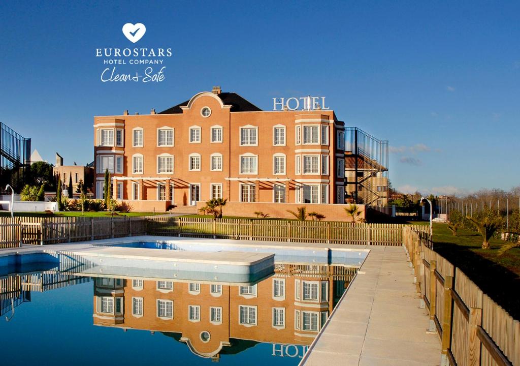 The Exe Zarzuela Park enjoys a peaceful setting, surrounded by beautiful gardens and only 6 km from Madrid city centre.