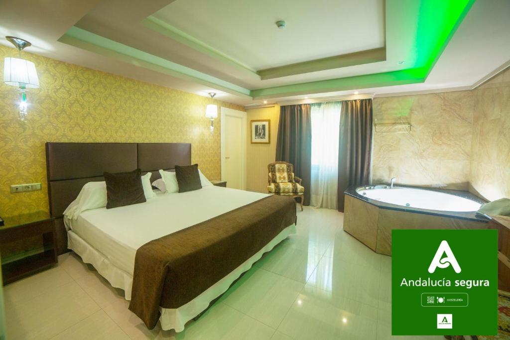 The 50s-themed Hotel Años 50 is 1.2 km from Playamar Beach in Torremolinos, on the Costa del Sol. It features air-conditioned rooms with free Wi-Fi.