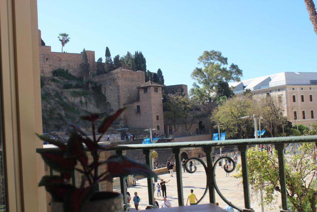 Hotel Boutique Teatro Romano is located right in the heart of Malaga's old town, opossite the Roman Theatre and 100 metres from Picasso Museum.