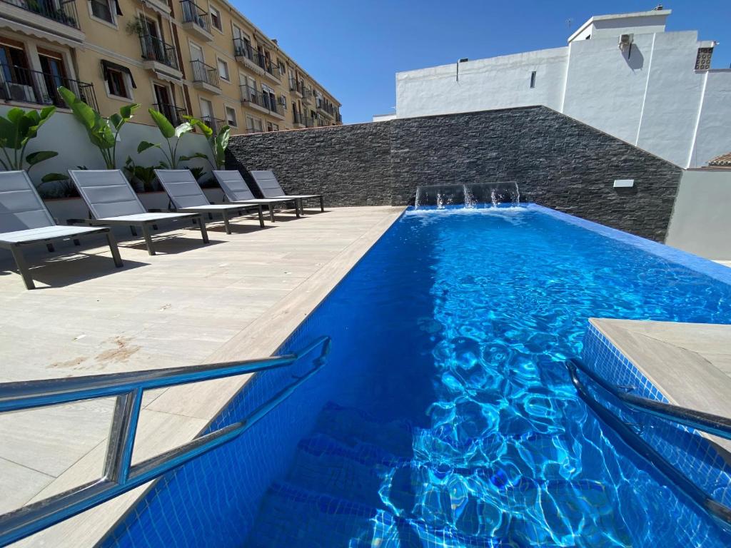 Boasting an outdoor swimming pool, a shared lounge as well as a terrace, Hotel Brö-Adults Recommended is set in the centre of Málaga, 1.