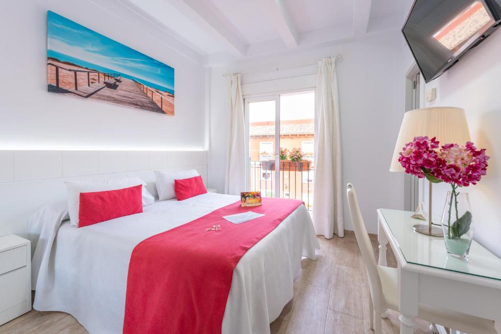 El Hotel Romerito se encuentra en el barrio de Los Prados de Málaga, situado en la misma calle que el Centro de Convenciones de Málaga, Feria Comercial y Auditorio, a 800 metros.