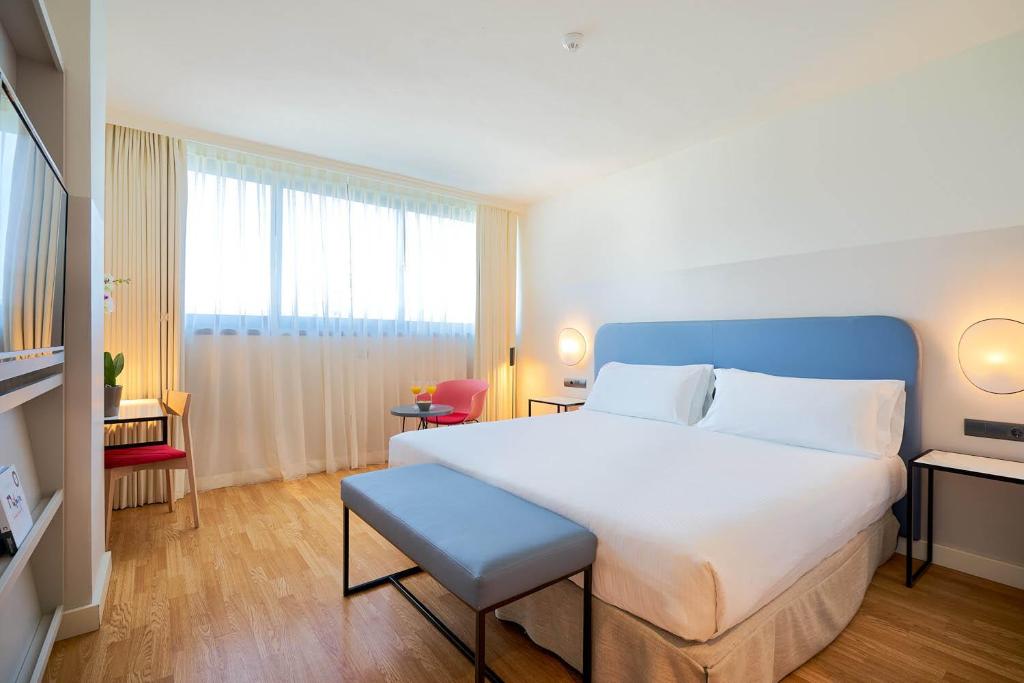 Situated next to Malaga Train Station, the stylish Hotel Eurostars Málaga offers free WiFi throughout the property.