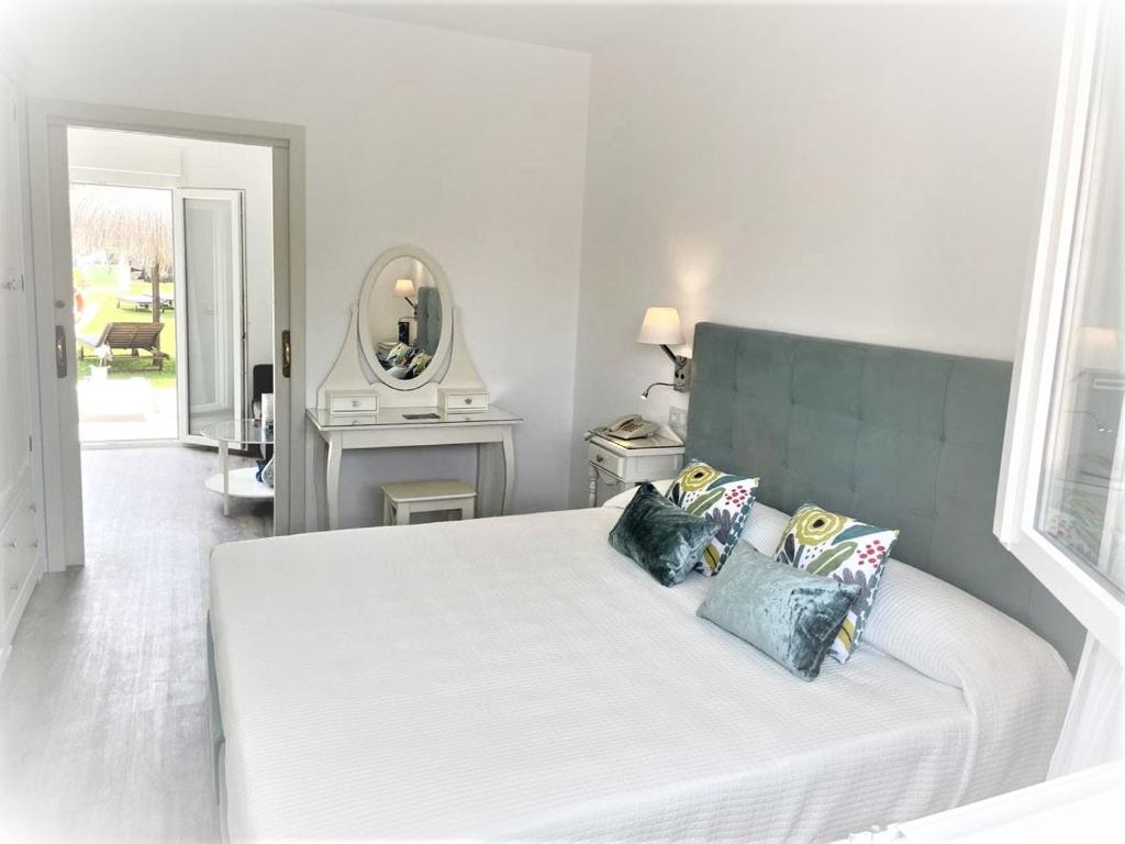 The Málaga Picasso Hotel is set near Guadalmar Beach and just 2.5 km from Málaga Airport.
