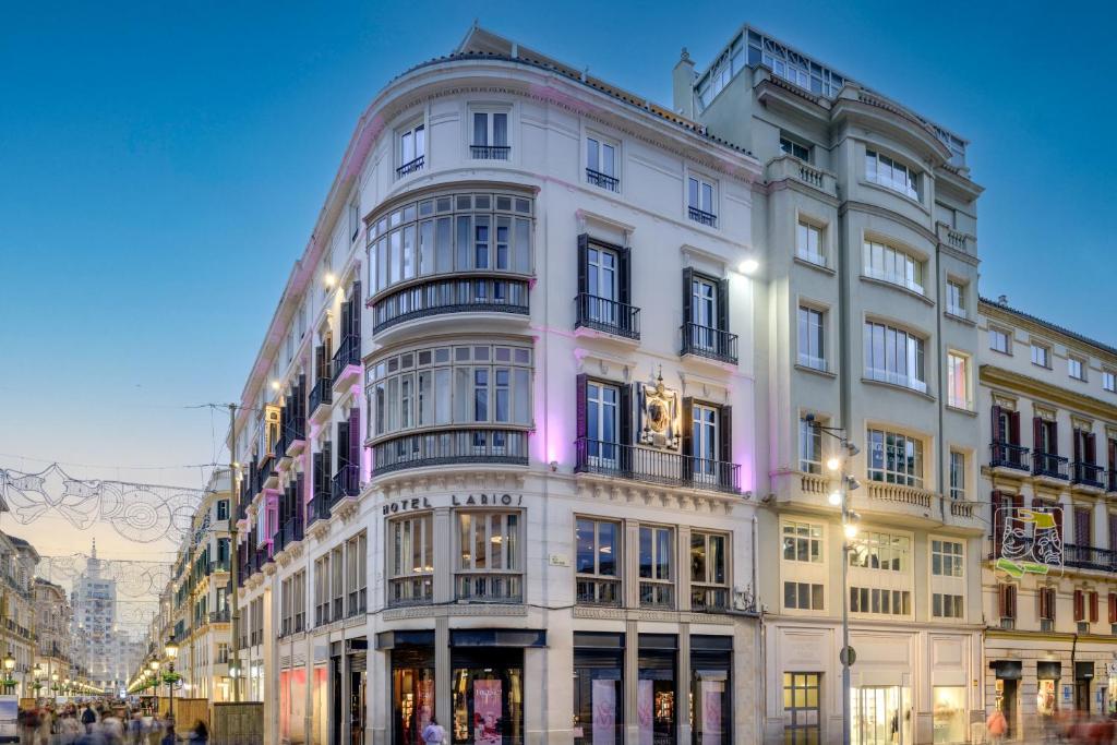 This boutique hotel has Art Deco design and rooms with free WiFi and an LCD TV. Hotel Larios Málaga is just minutes from Malaga’s Picasso Museum.