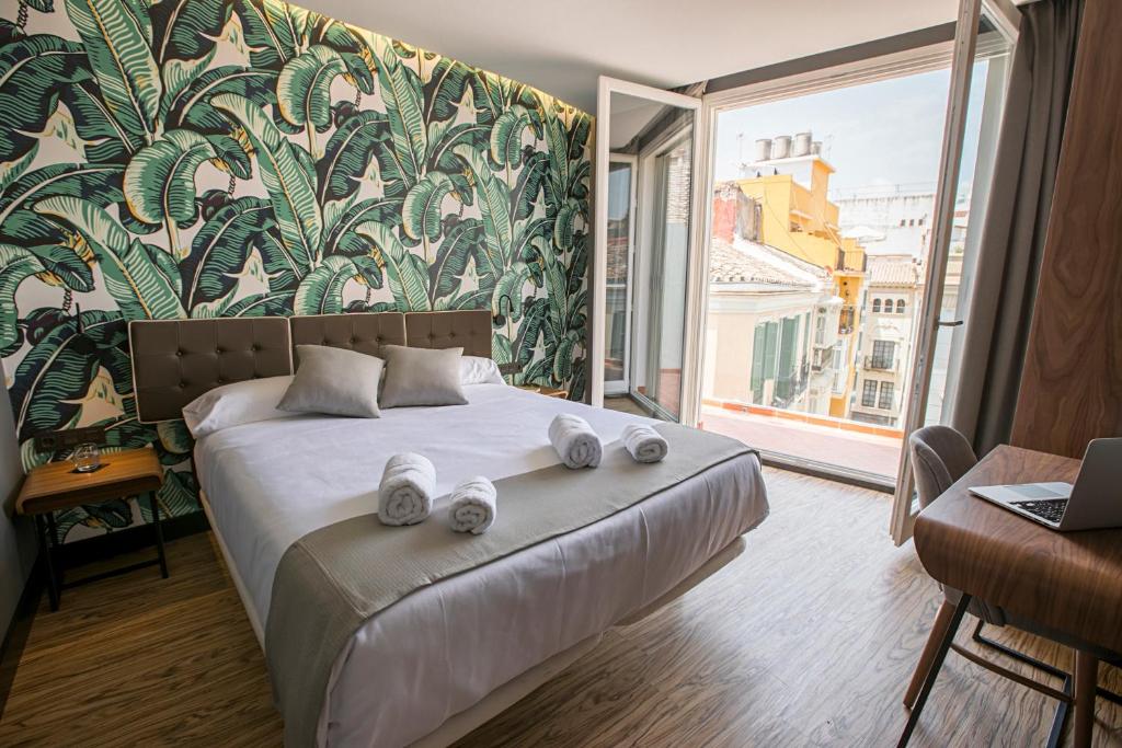 Prime Málaga Hôtel est situé dans une rue piétonne au cœur de Malaga. Vous pourrez profiter de leurs 2 restaurants sur place et de leur bar-terrasse sur le toit.