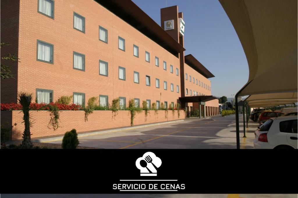 Dieses Hotel befindet sich im Technologiepark von Andalucia, in der Nähe der Botanischen Gärten von Malaga und der Autobahn A-7.