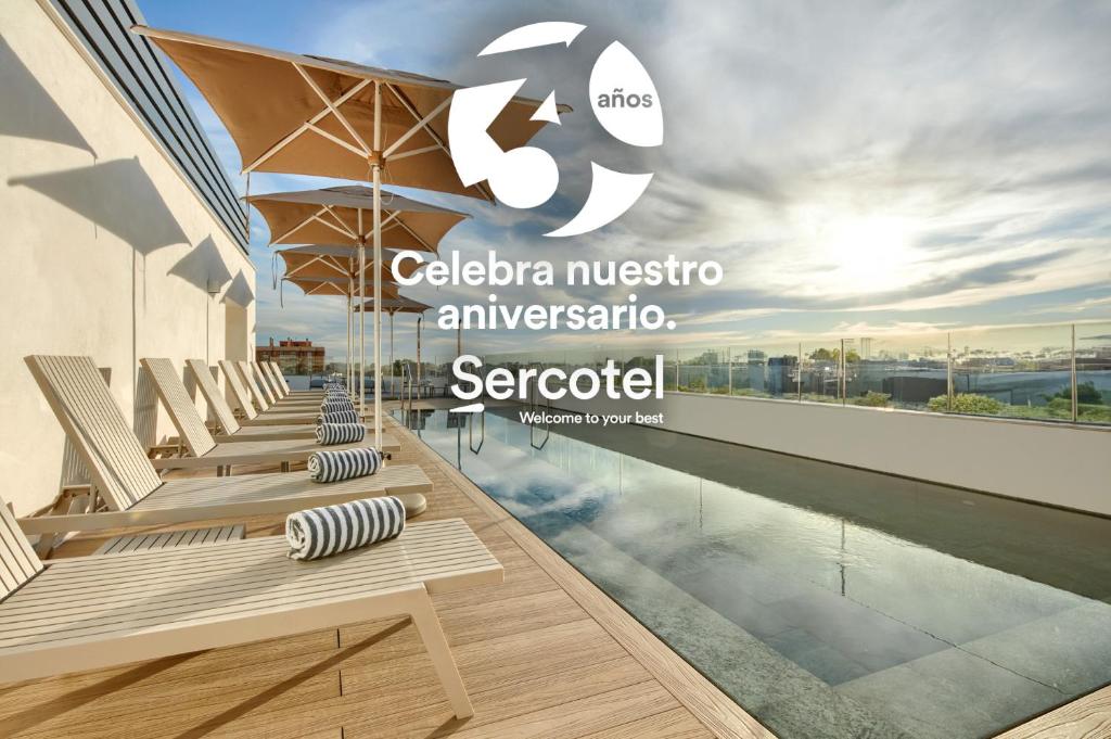 Located in Málaga, 1.5 km from Jorge Rando Museum, Sercotel Rosaleda Málaga provides accommodation with a seasonal outdoor swimming pool, private parking,...