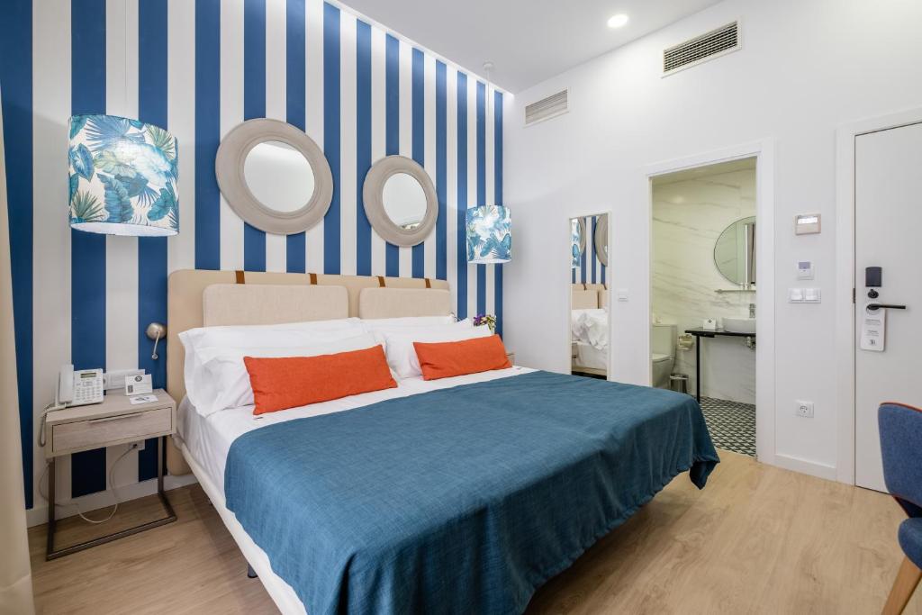 Attractively located in Málaga, Soho Boutique Urban provides 3-star accommodation close to La Malagueta Beach and San Andres Beach.