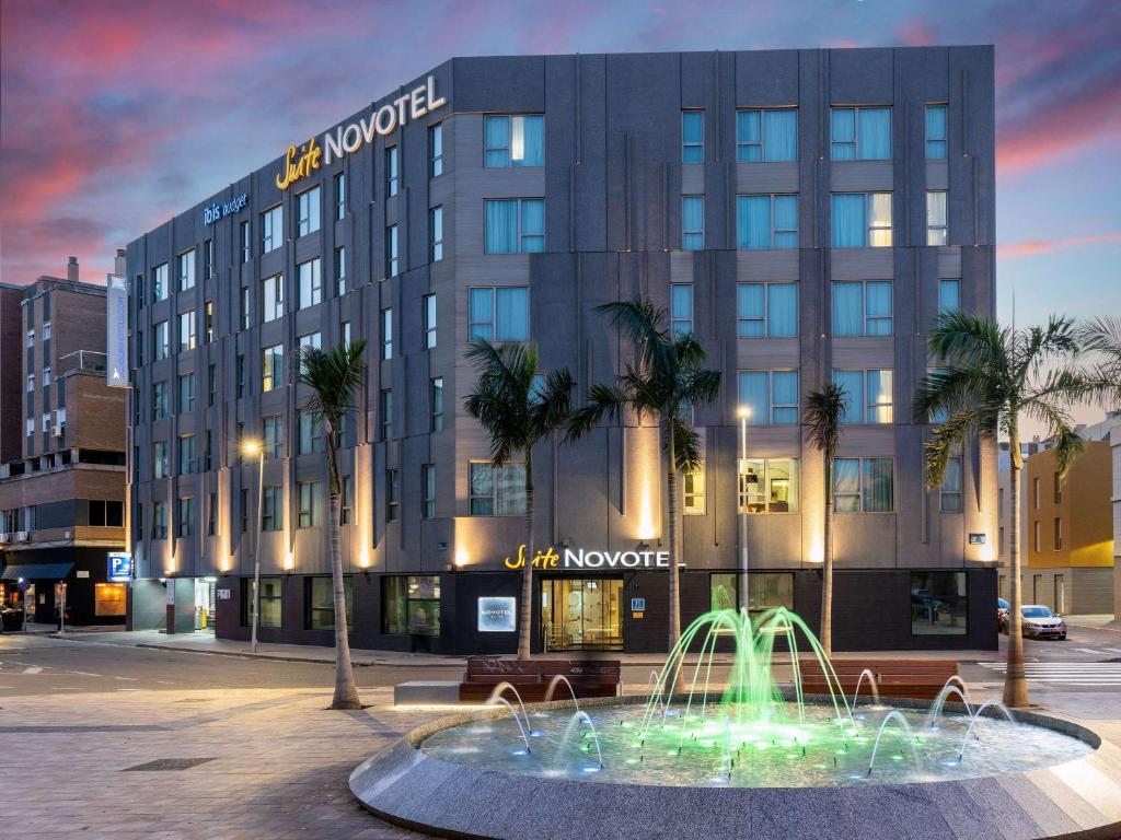 Located 10-minutes walk from Málaga Old Town, this modern hotel is 5 minutes’ drive from the AVE Train Station.