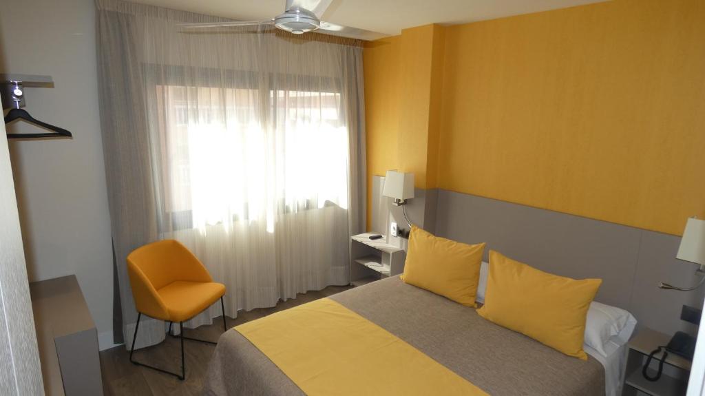Das moderne Hotel Zeus liegt 150 m vom Bahnhof Málaga entfernt und bietet eine gute Anbindung an den Rest der Costa del Sol und darüber hinaus.