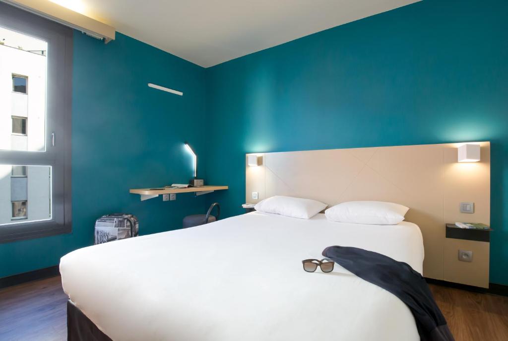 B&B Marseille La Timone est un hôtel moderne et design situé à Marseille, à 10 minutes du stade Velodrome et à 15 minutes du Vieux Port.