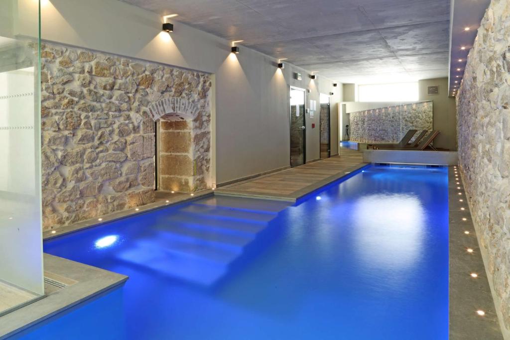 This Best Western Hotel is located in the heart of Marseille, just 800 metres from the Old Port and from Mucem Museum and 350 from Les Terrasses du Port...