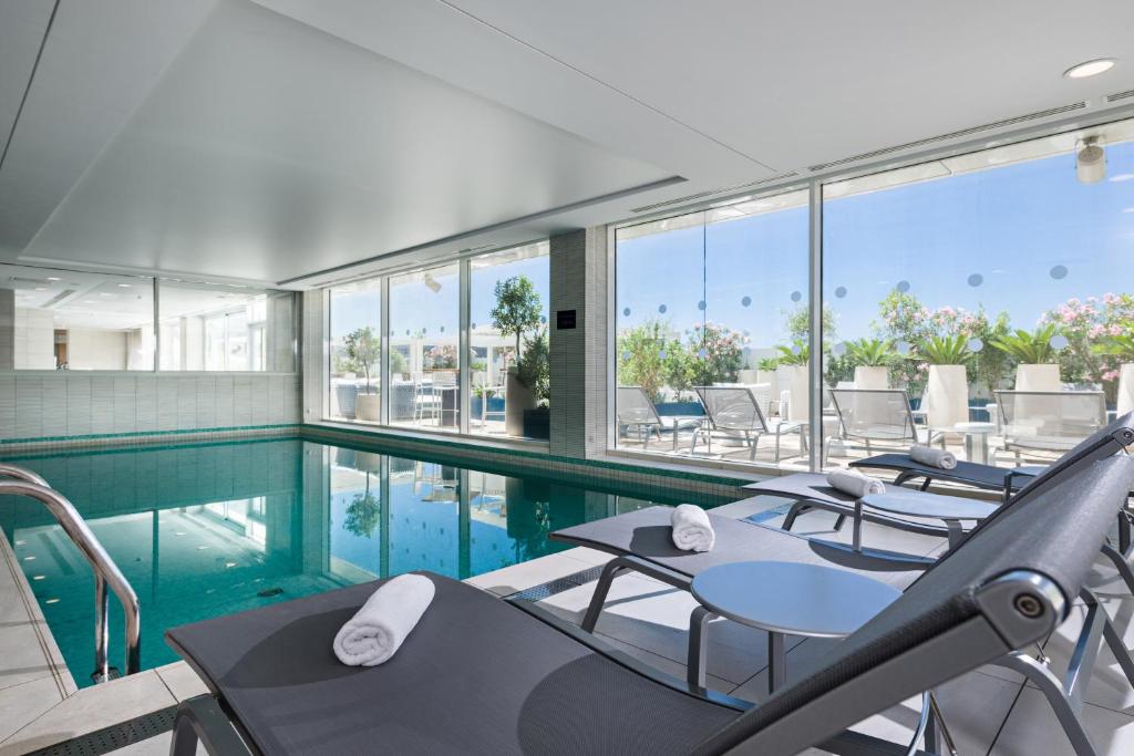 Situado apenas a 500 metros do centro comercial Les Terrasses du Port, em Marselha, o Golden Tulip Marseille Euromed disponibiliza vistas para o mar, bem como acesso...