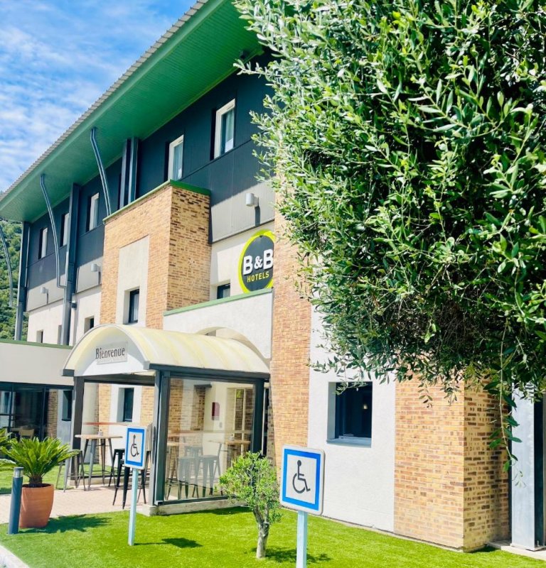 Das B&B HOTEL Aubagne Gémenos liegt 4 km von Aubagne und 12 km von der Rennstrecke Castellet entfernt.