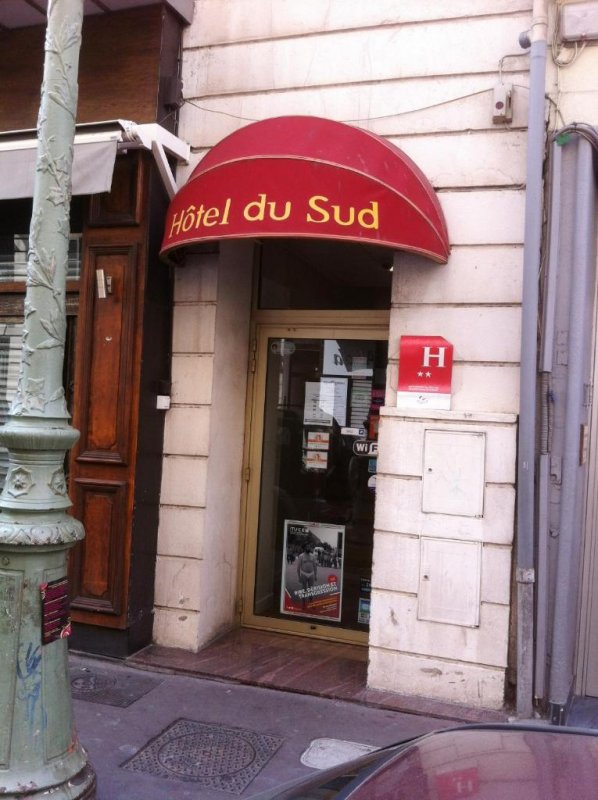Hôtel du Sud Vieux Der Hafen liegt im Zentrum von Marseille, nur 50 m vom alten Hafen und dem Opernhaus entfernt.