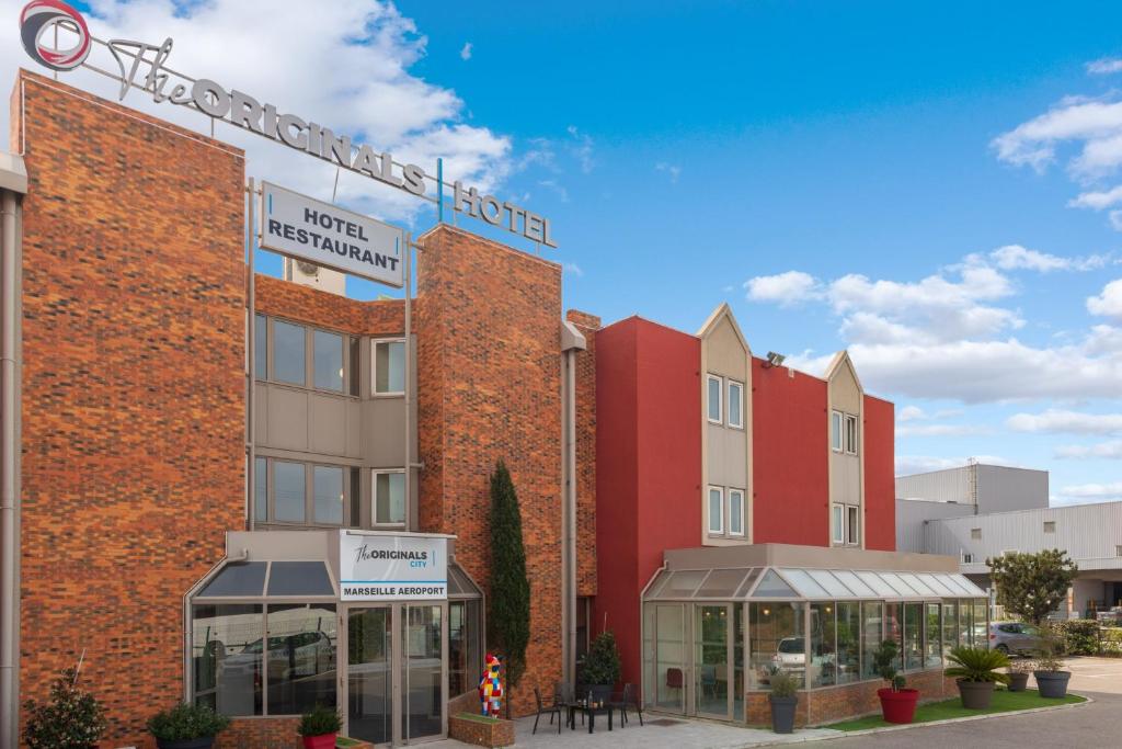 The Originals City Hôtel Marseille Aéroport offers a free shuttle service up request to the airport and Airbus Helicopters from Monday to Friday.
