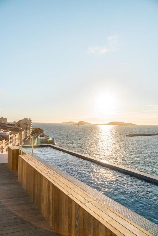 In Marseille, 400 m vom Palais du Pharo entfernt, bietet Les Bords De Mer eine Reihe von Annehmlichkeiten wie einen saisonalen Außenpool.