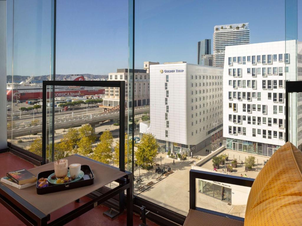 Novotel Suites Marseille Centre Euromed is just a 20-minute walk from Marseille’s old port.