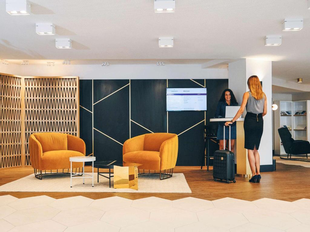 Well located in the centre of Marseille, Mercure Marseille Canebière Vieux-Port provides air-conditioned rooms, free bikes, free WiFi and a shared lounge.