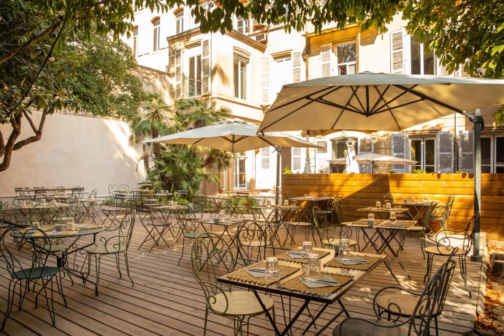 Ideal gelegen im Zentrum von Marseille, Hôtel Maison Montgrand - Vieux Der Hafen bietet klimatisierte Zimmer, einen Garten, kostenfreies WLAN und eine Terrasse.