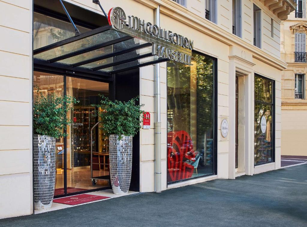 Doté d'un bar à cocktails, d'un jardin et d'une salle de sport au 6ème étage, NH Collection Marseille est situé dans le nouveau quartier d'affaires et de loisirs...