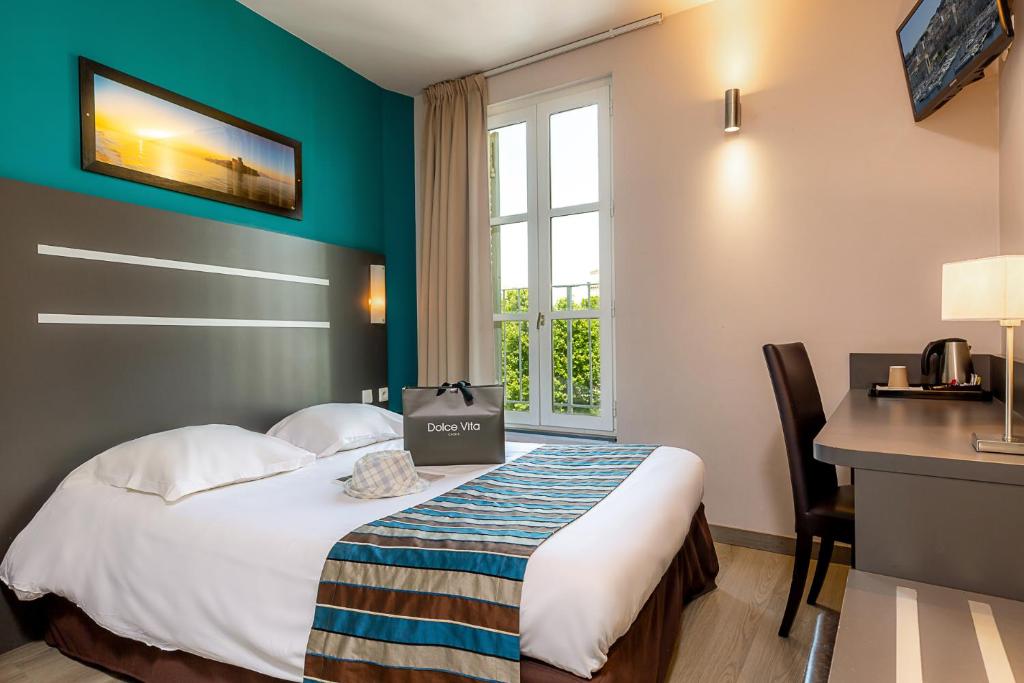 L'Hôtel Terminus est situé en face de la gare Saint-Charles dans le centre de Marseille.