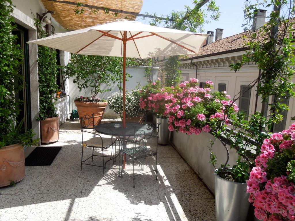 Antica Locanda dei Mercanti propose une gamme de chambres et suites joliment meublées à 350 mètres de Milan.