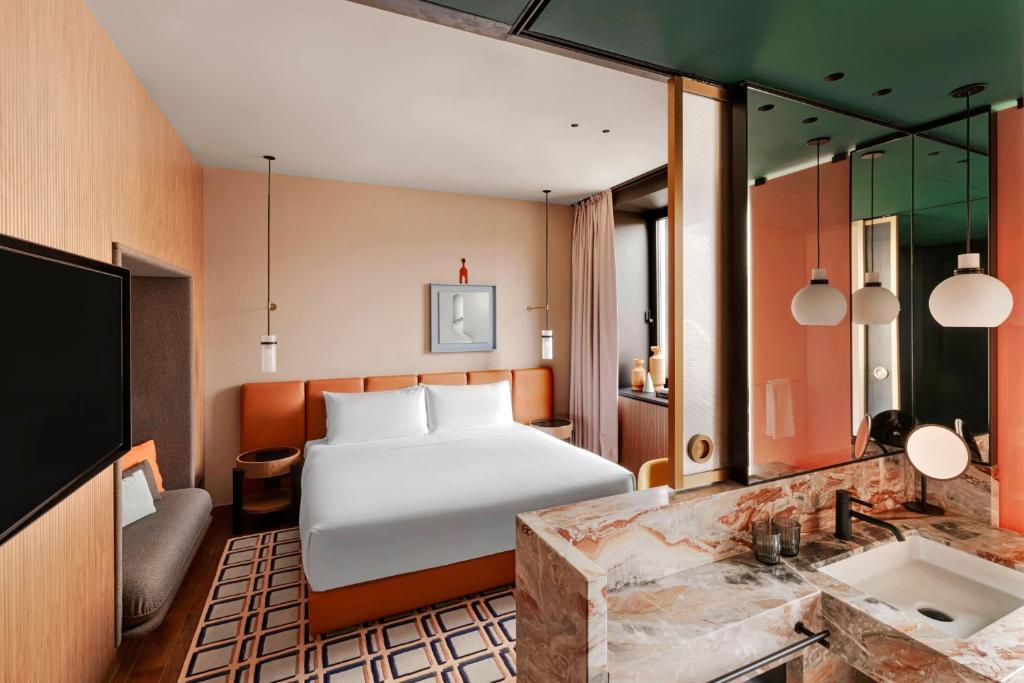 Das Casa Brera verfügt über einen Außenpool, ein Fitnesscenter, eine Terrasse und ein Restaurant in Mailand.