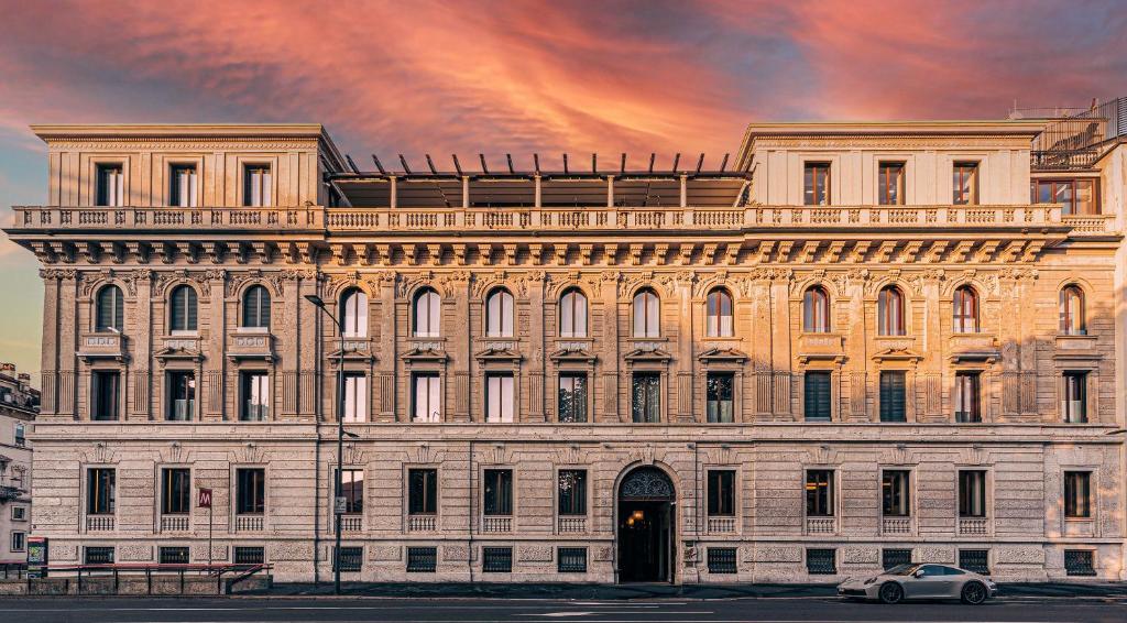 Situata a Milano, a 200 metri dal GAM Milano, la Casa Cipriani Milano offre una terrazza, un parcheggio privato, un ristorante e un bar.