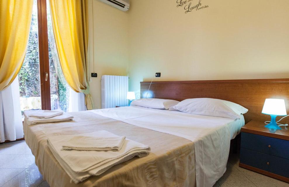 Das Hotel Greco Milan liegt im Norden von Mailand, etwa 1 km vom Campus der Universität Bicocca, dem Arcimboldi Theatre und dem Bahnhof Milano Greco Pirelli entfernt.