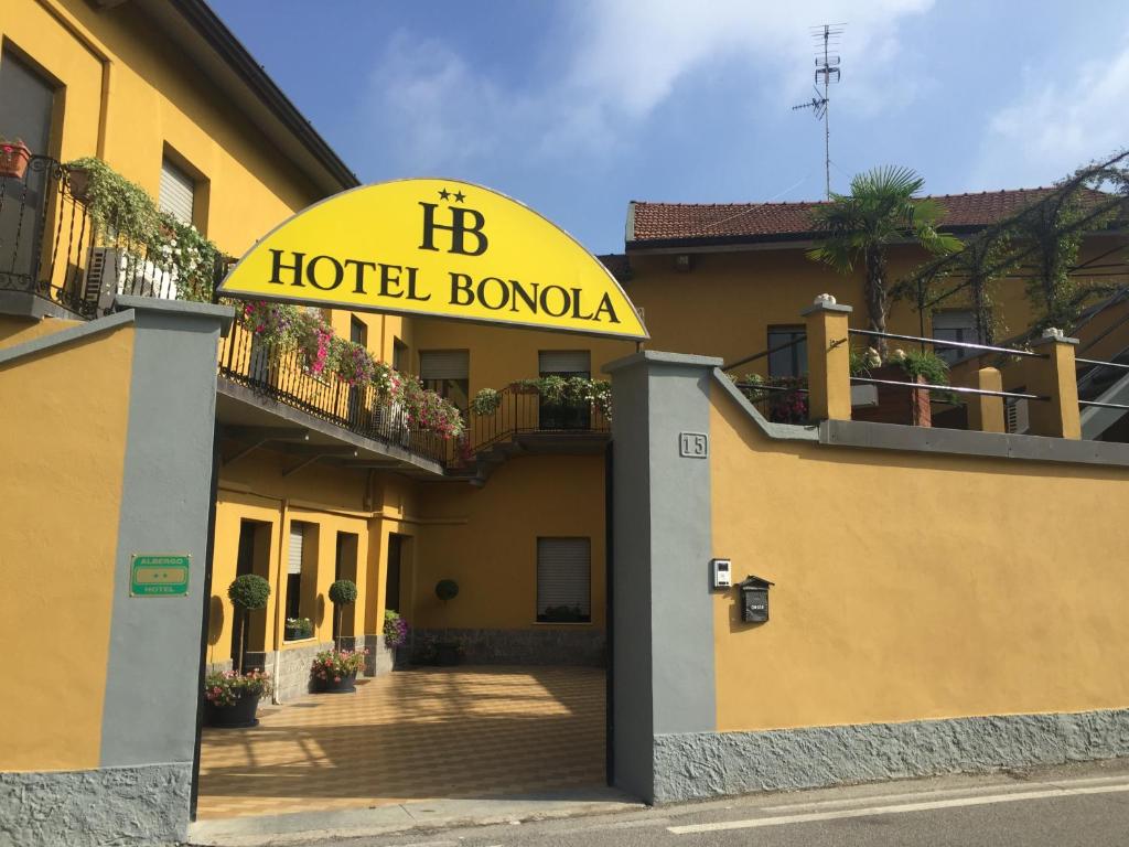 L'Hotel Bonola dista 10 minuti di auto dal centro congressi di FieraMilano.