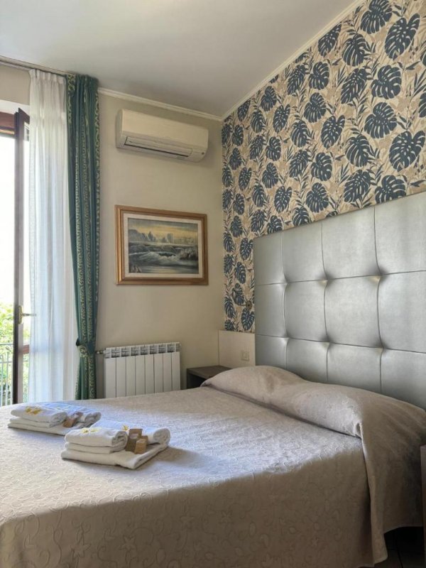 Este hotel de 2 estrellas ofrece un alojamiento luminoso y confortable en un lugar tranquilo no lejos del bullicio de Milán. Hay WiFi gratuita en todas partes.