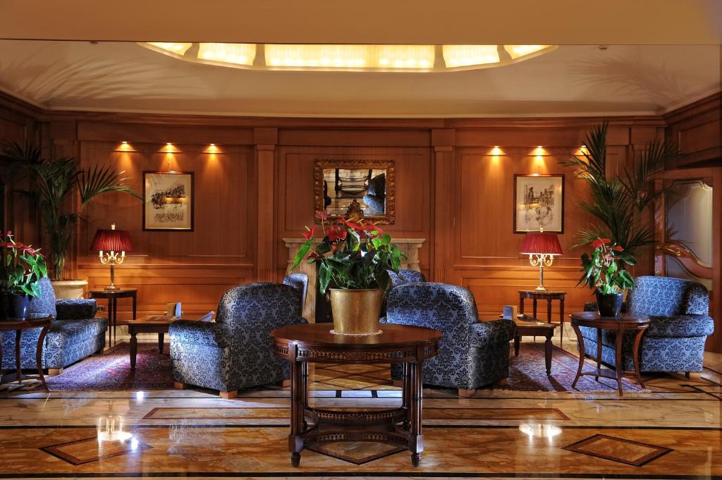 L'Hotel Manzoni a 4 stelle si trova nella zona dello shopping alla moda di Via Montenapoleone, a 15 minuti a piedi dal Castello Sforzesco.